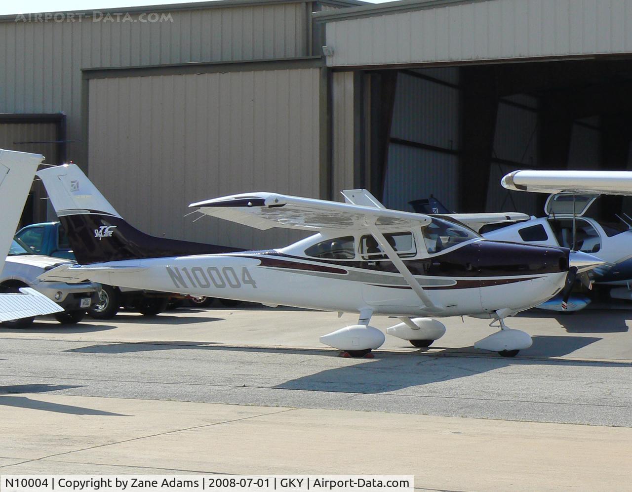 N10004, Cessna T182T Turbo Skylane C/N T18208245, At Arlington Municipal