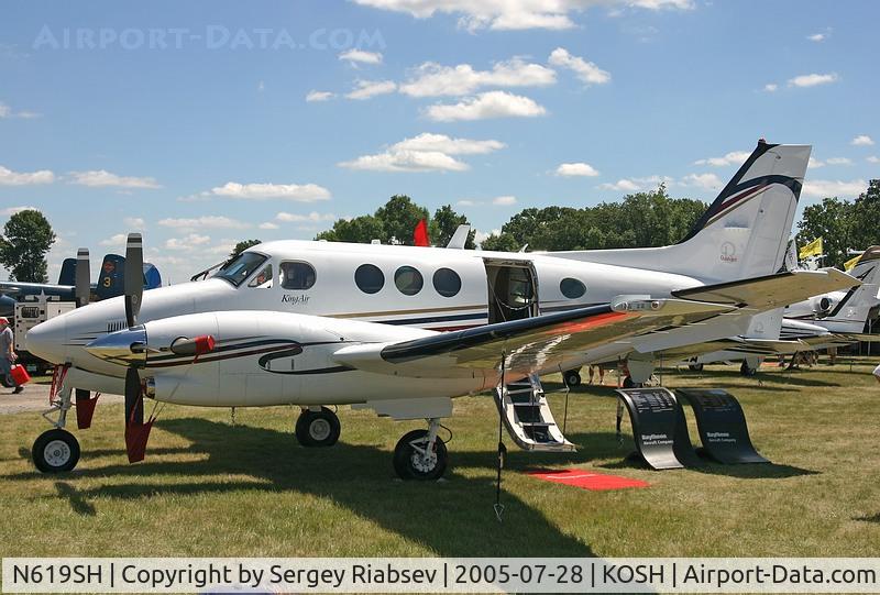 N619SH, Raytheon Aircraft Company C90A C/N LJ-1737, EAA AirVenture 2005