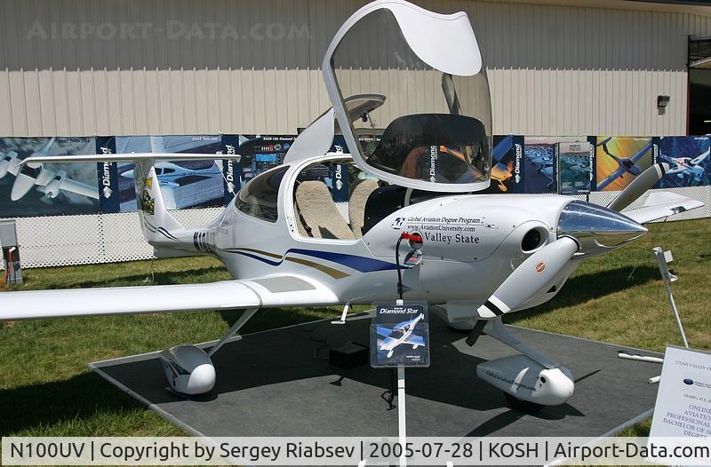 N100UV, 2004 Diamond DA-40 Diamond Star C/N 40.405, EAA AirVenture 2005