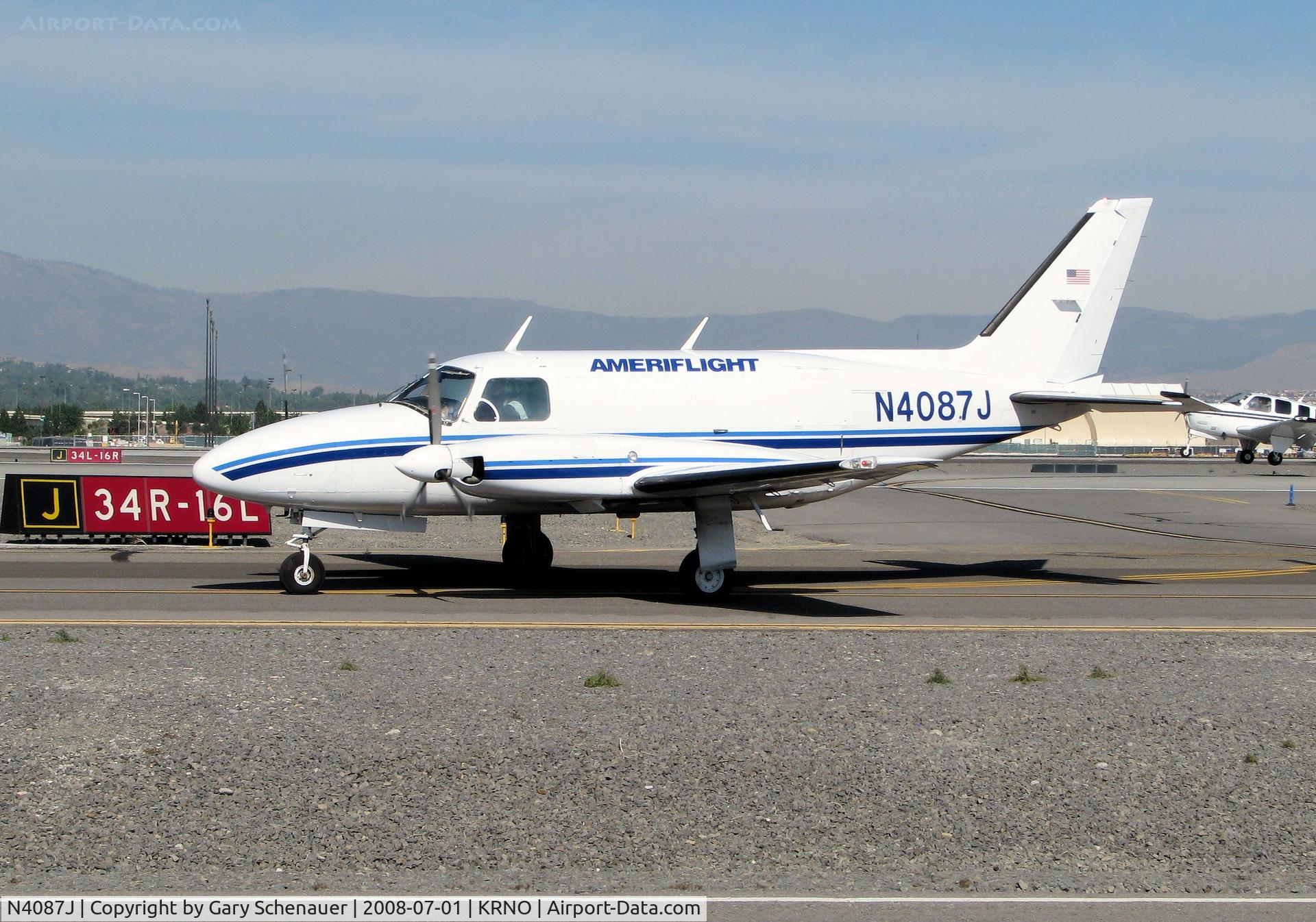 N4087J, 1981 Piper PA-31-350 Chieftain C/N 31-8152128, Turning on to 