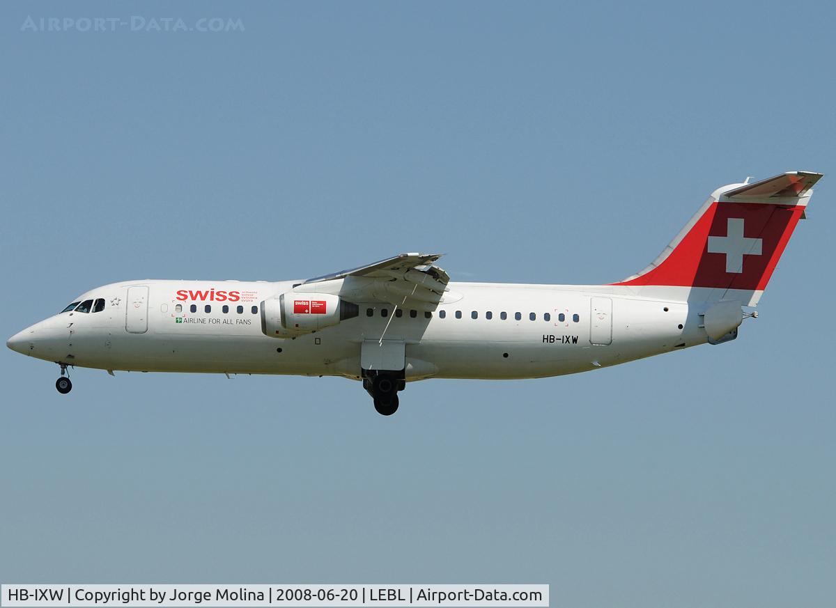 HB-IXW, 1995 British Aerospace Avro 146-RJ100 C/N E3272, Jumbolino on final to RWY 25R.