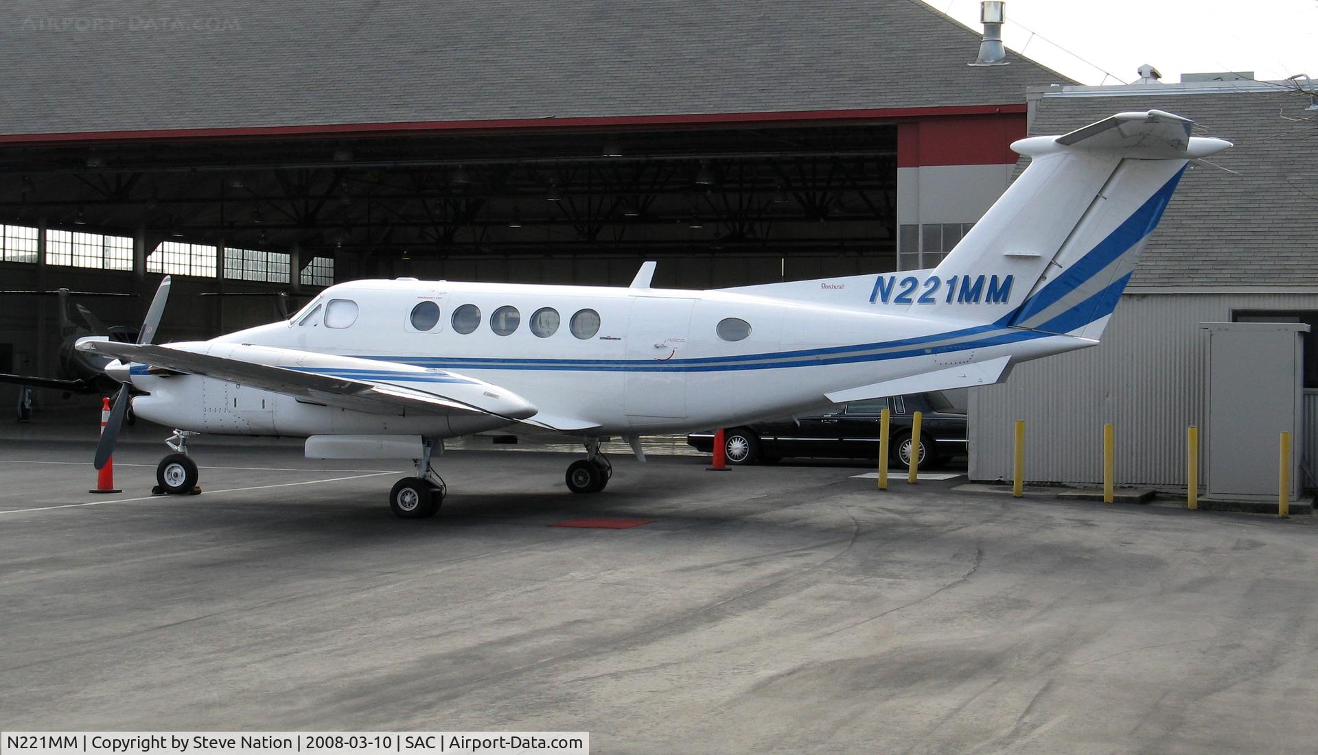 N221MM, 1988 Beech 300 C/N FA-161, 1988 Beech 300 King Air @ Sacramento Executive Airport, CA