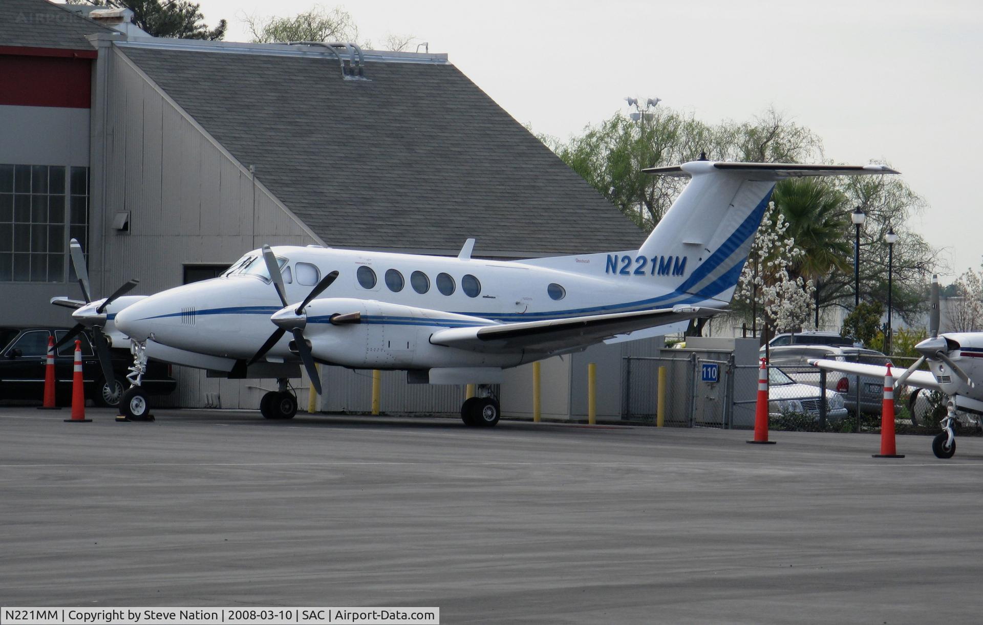 N221MM, 1988 Beech 300 C/N FA-161, 1988 Beech 300 King Air @ Sacramento Executive Airport, CA