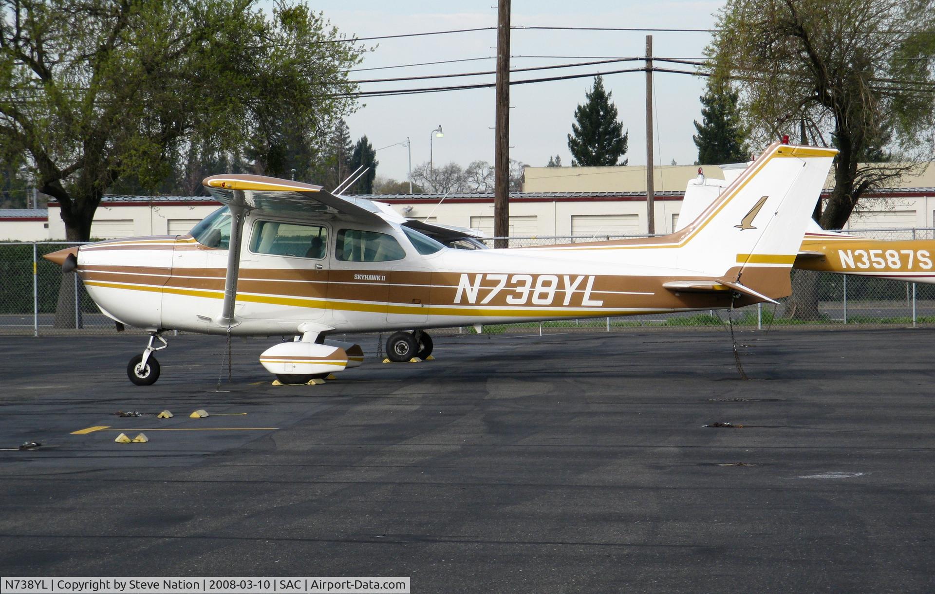 N738YL, 1978 Cessna 172N C/N 17270341, 1978 Cessna 172N @ Sacramento Executive Airport, CA