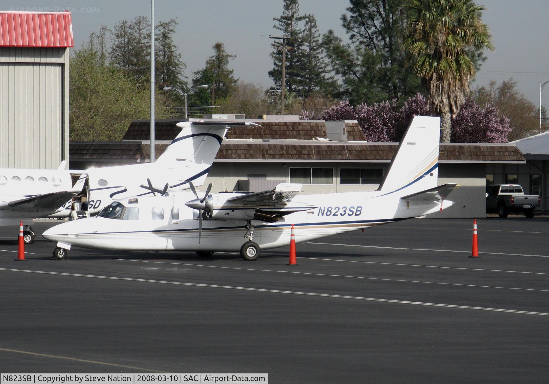 N823SB, 1975 Rockwell 690A Turbo Commander C/N 11304, 1975 Rockwell International 690A @ Sacramento Executive Airport, CA