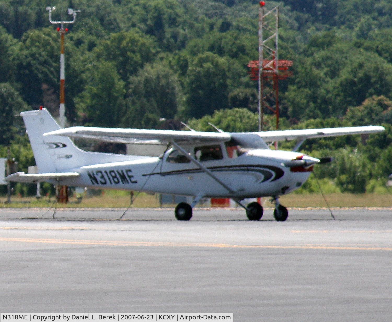 N318ME, 2000 Cessna 172S C/N 172S8563, Bright Skyhawk basks in the shimmering summer heat.