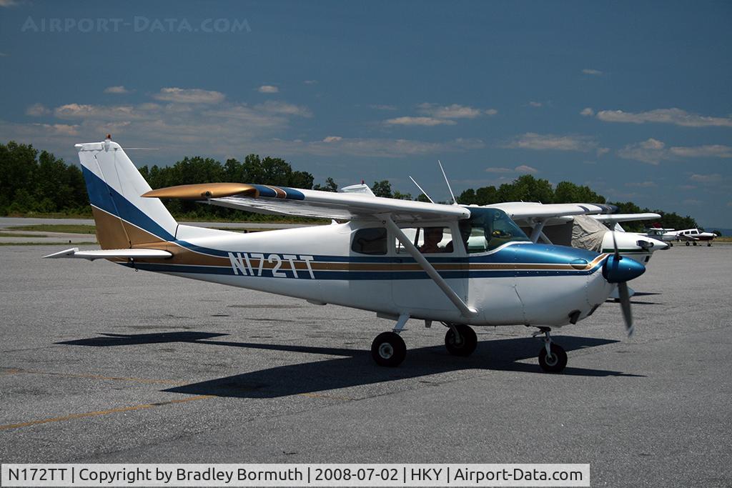 N172TT, 1961 Cessna 172B C/N 17248370, A great day to take pictures.