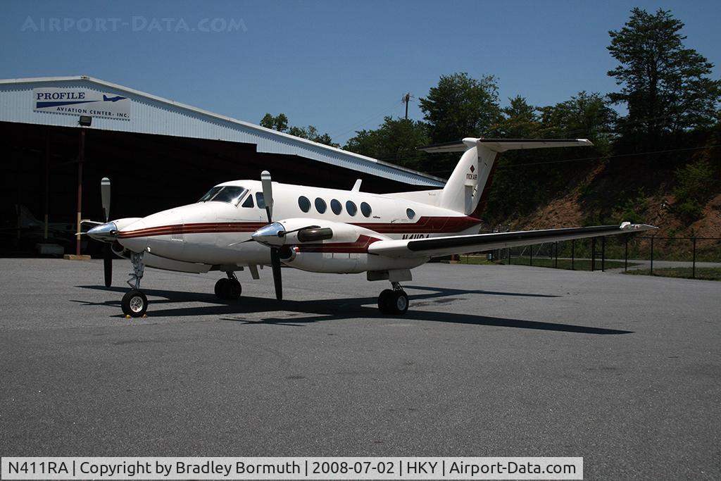 N411RA, 1980 Beech 200 C/N BB-712, A great day to take pictures.