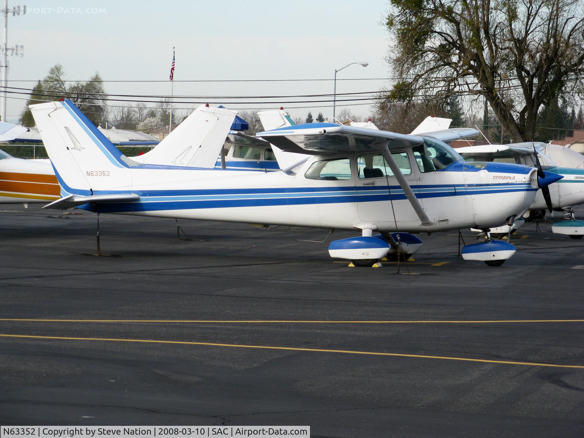 N63352, 1981 Cessna 172P C/N 17275425, 1981 Cessna 172P @ Sacramento Exec Airport, CA