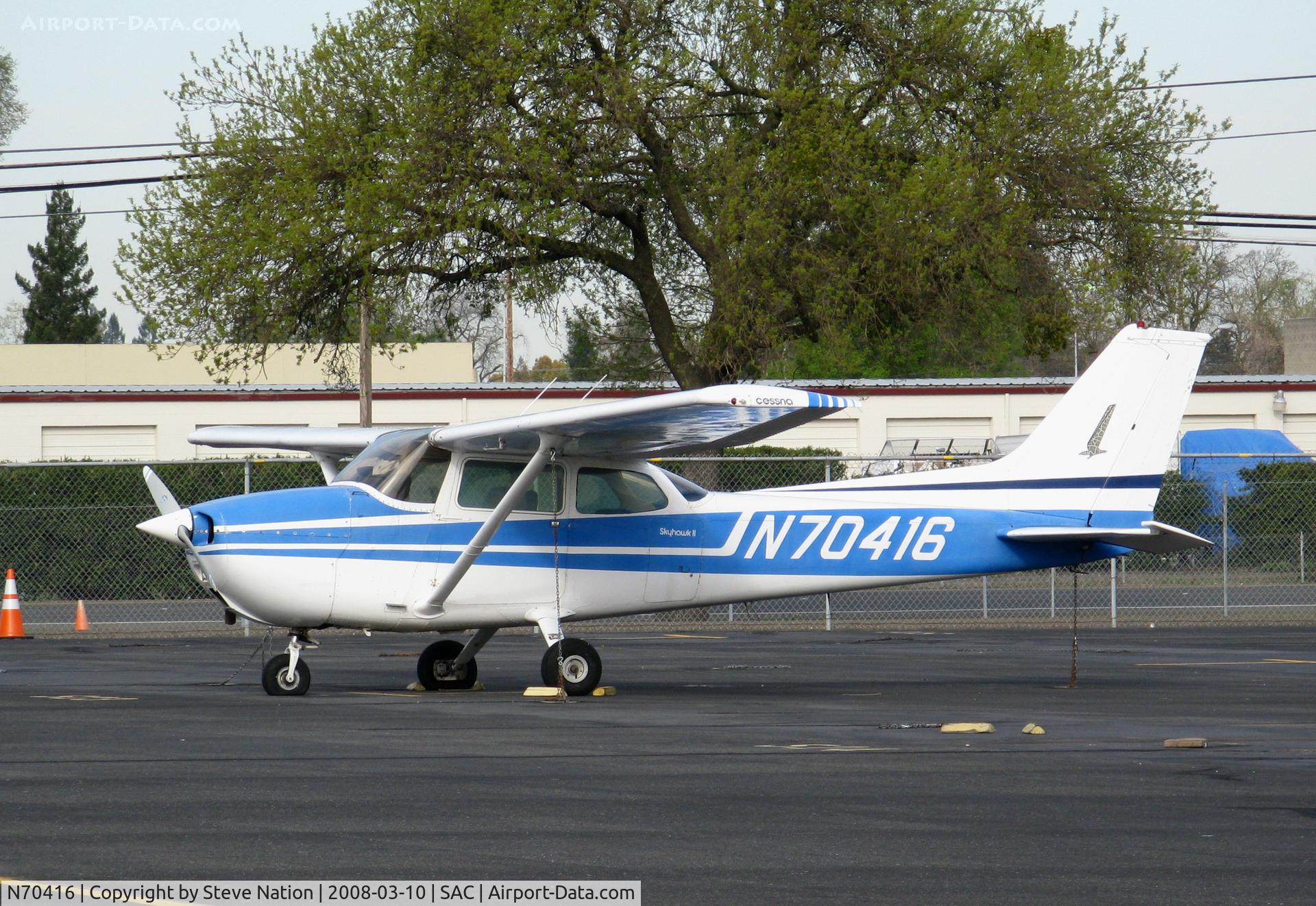 N70416, 1976 Cessna 172M C/N 17267218, 1976 Cessna 172M @ Sacramento Executive Airport, CA