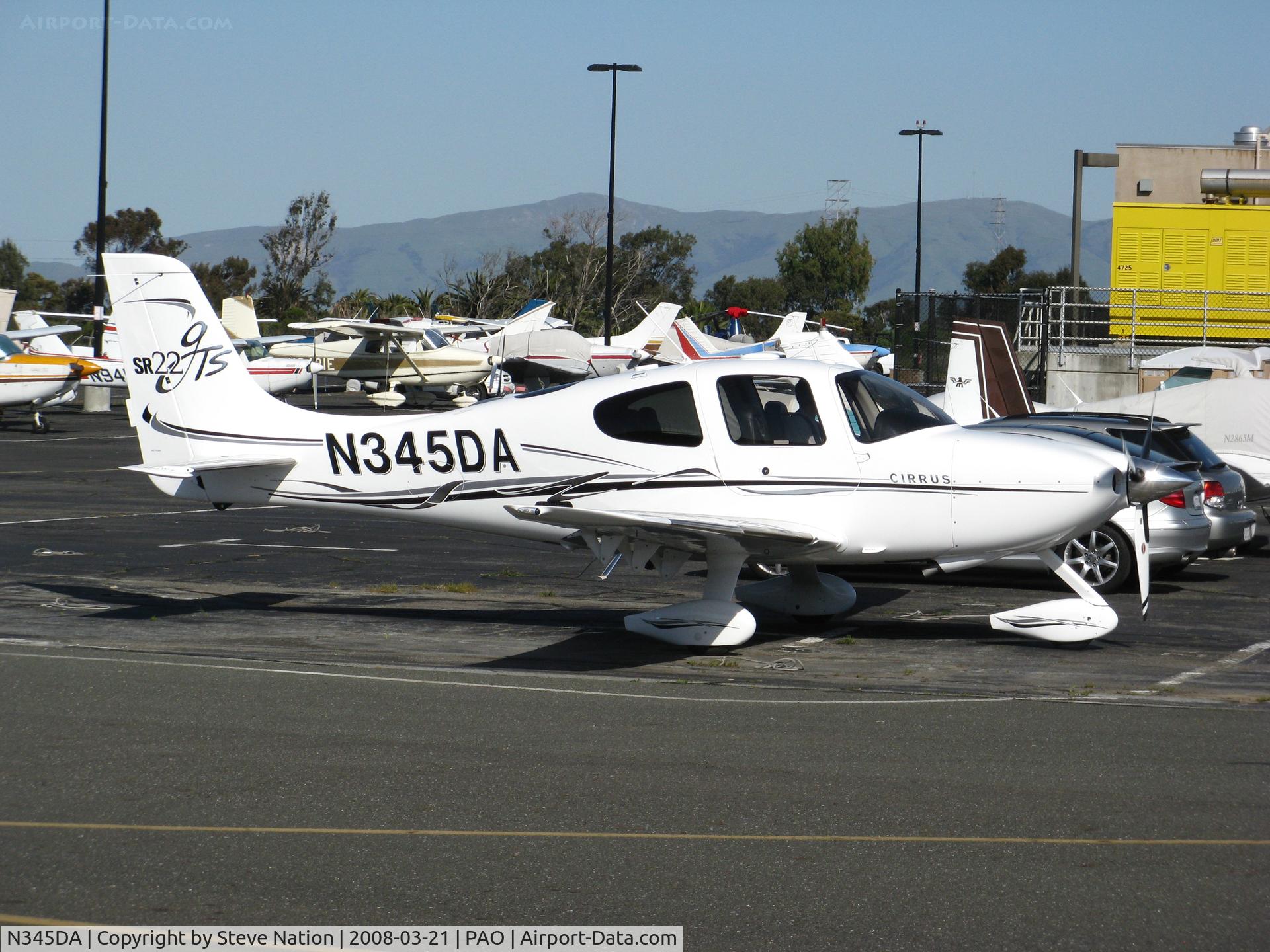 N345DA, 2005 Cirrus SR22 GTS C/N 1674, 2005 Cirrus Design Corp SR22 engine running @ Palo Alto CA
