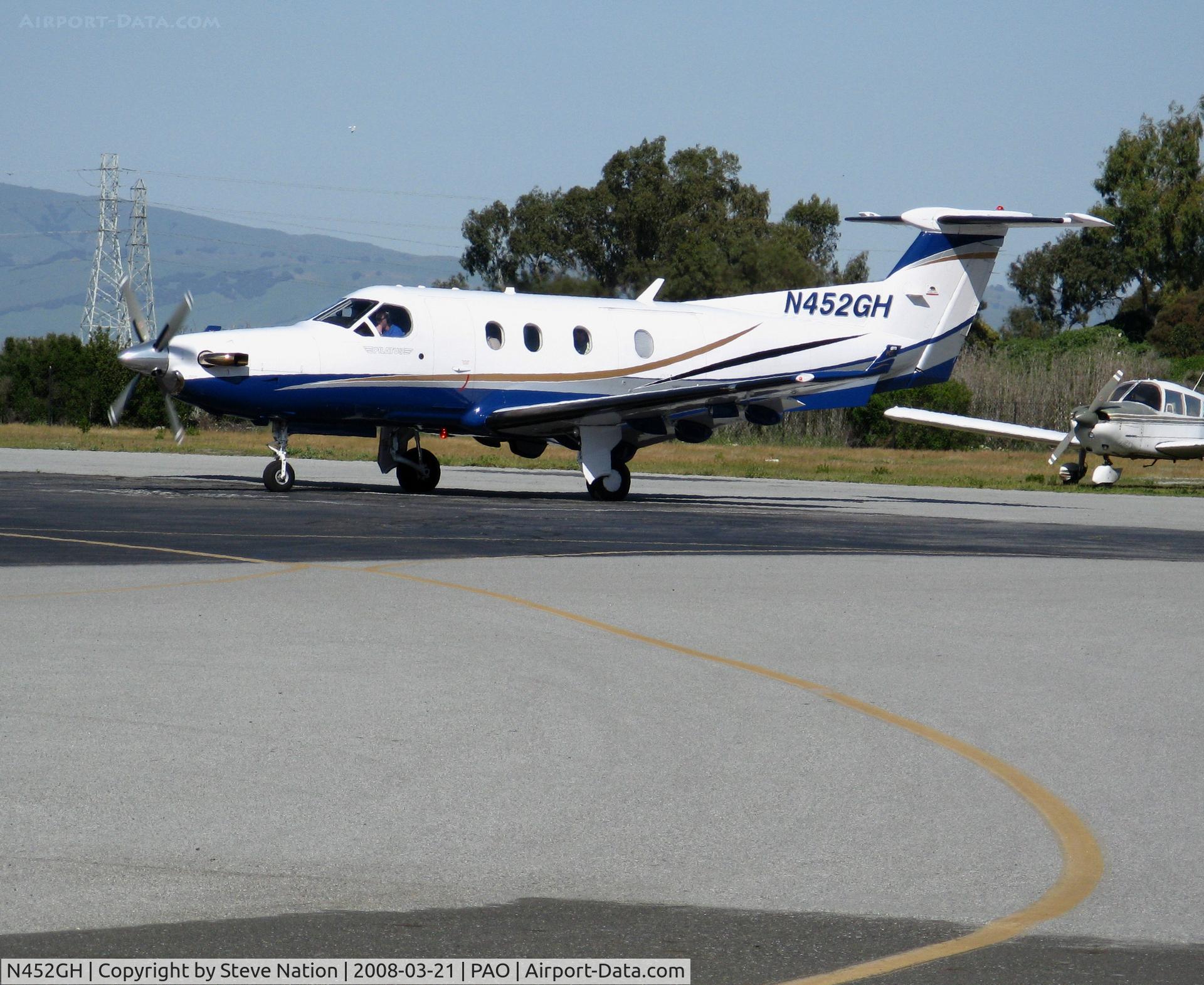 N452GH, 2005 Pilatus PC-12/45 C/N 628, 2005 Pilatus Aircraft Ltd PC-12/45 turbo-prop turning @ Palo Alto, CA