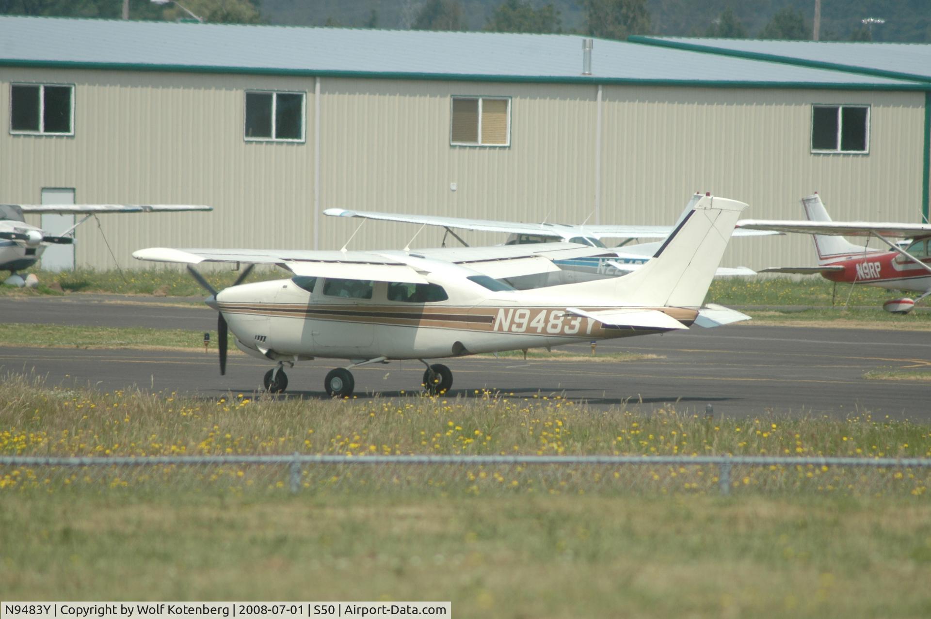 N9483Y, 1981 Cessna T210N Turbo Centurion C/N 21064520, parked