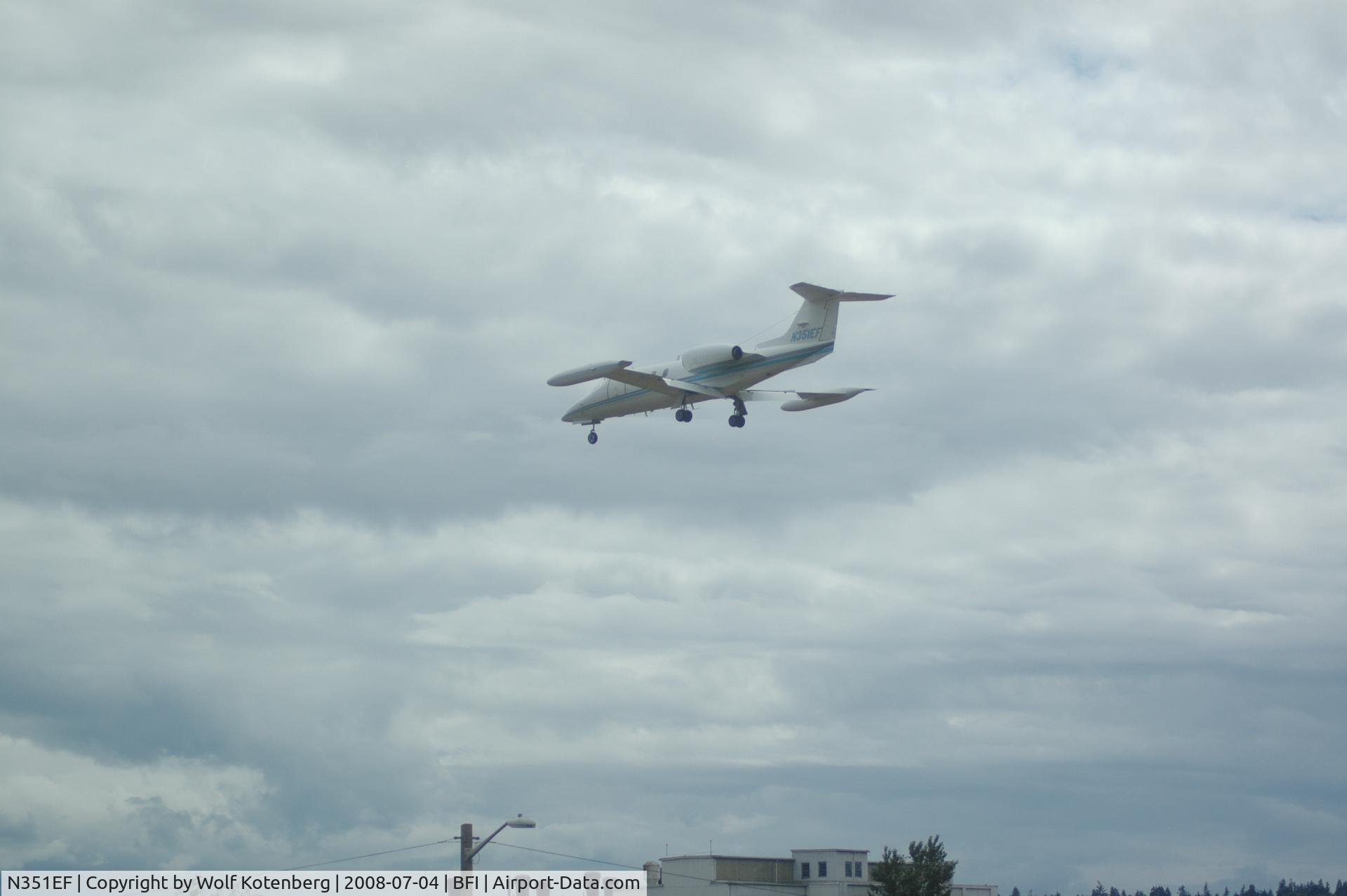 N351EF, 1977 Gates Learjet 35A C/N 125, on final