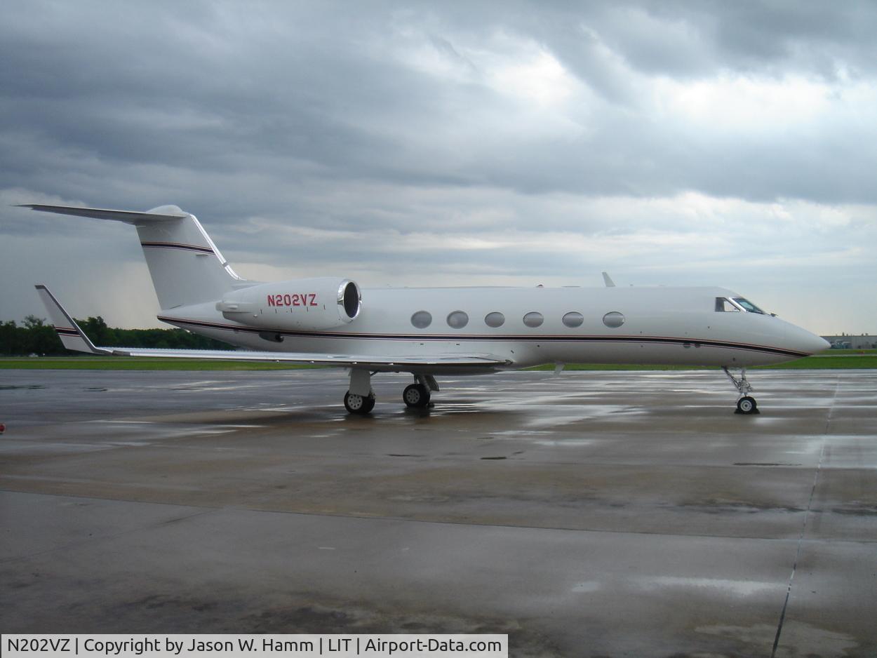 N202VZ, 1996 Gulfstream Aerospace G-IV C/N 1289, Weathering the storm in LIT.