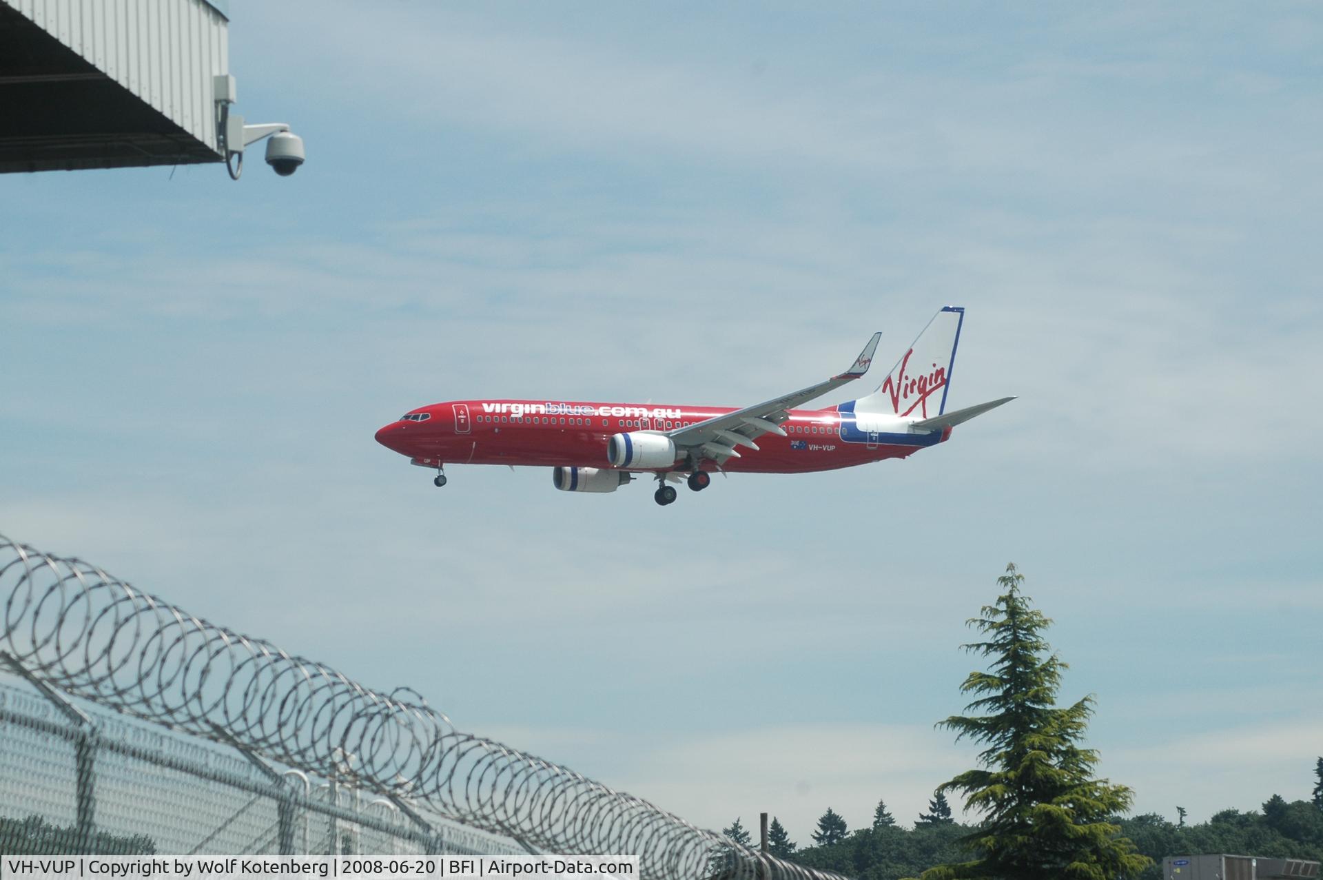 VH-VUP, 2008 Boeing 737-8FE C/N 36604, final