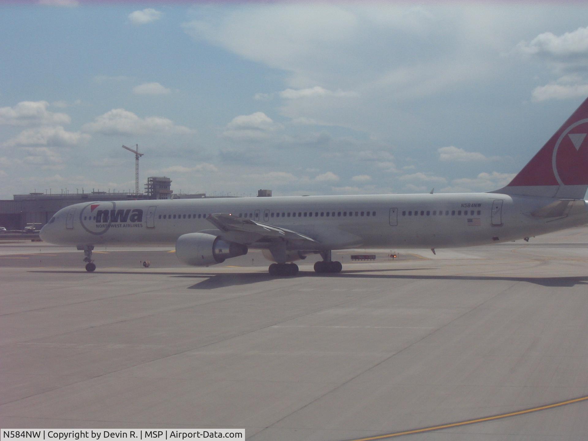 N584NW, 2002 Boeing 757-351 C/N 32984, I am glad that this is the first photo of this aircraft with the new paint job.
