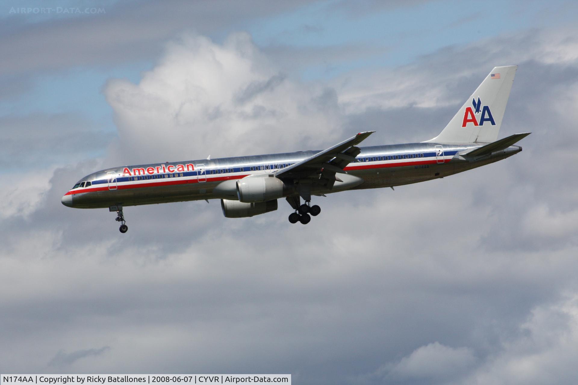 N174AA, 2002 Boeing 757-223 C/N 31308, Approaching runway 26L