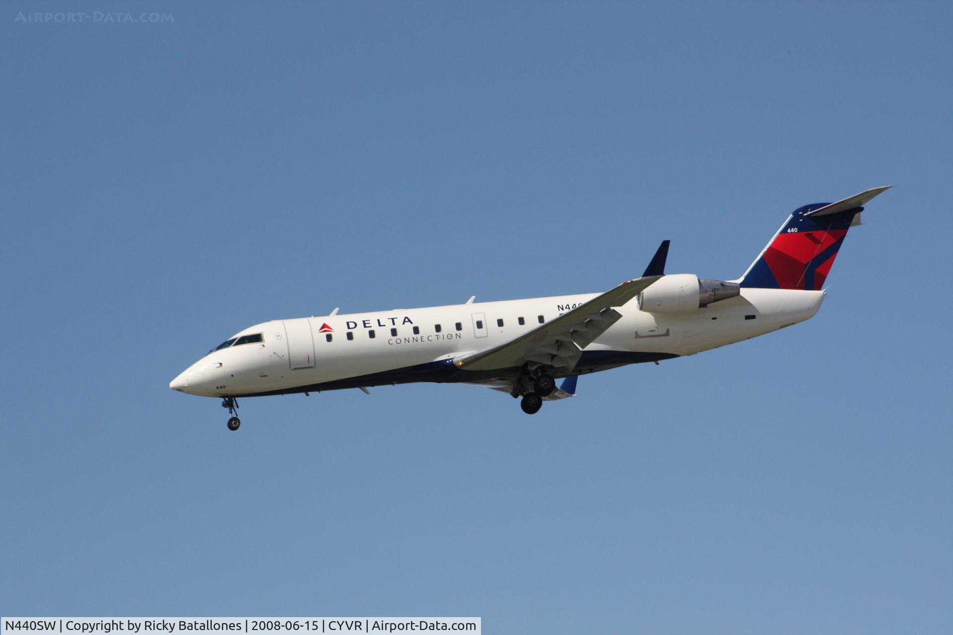 N440SW, 2001 Bombardier CRJ-200LR (CL-600-2B19) C/N 7589, delta Airlines