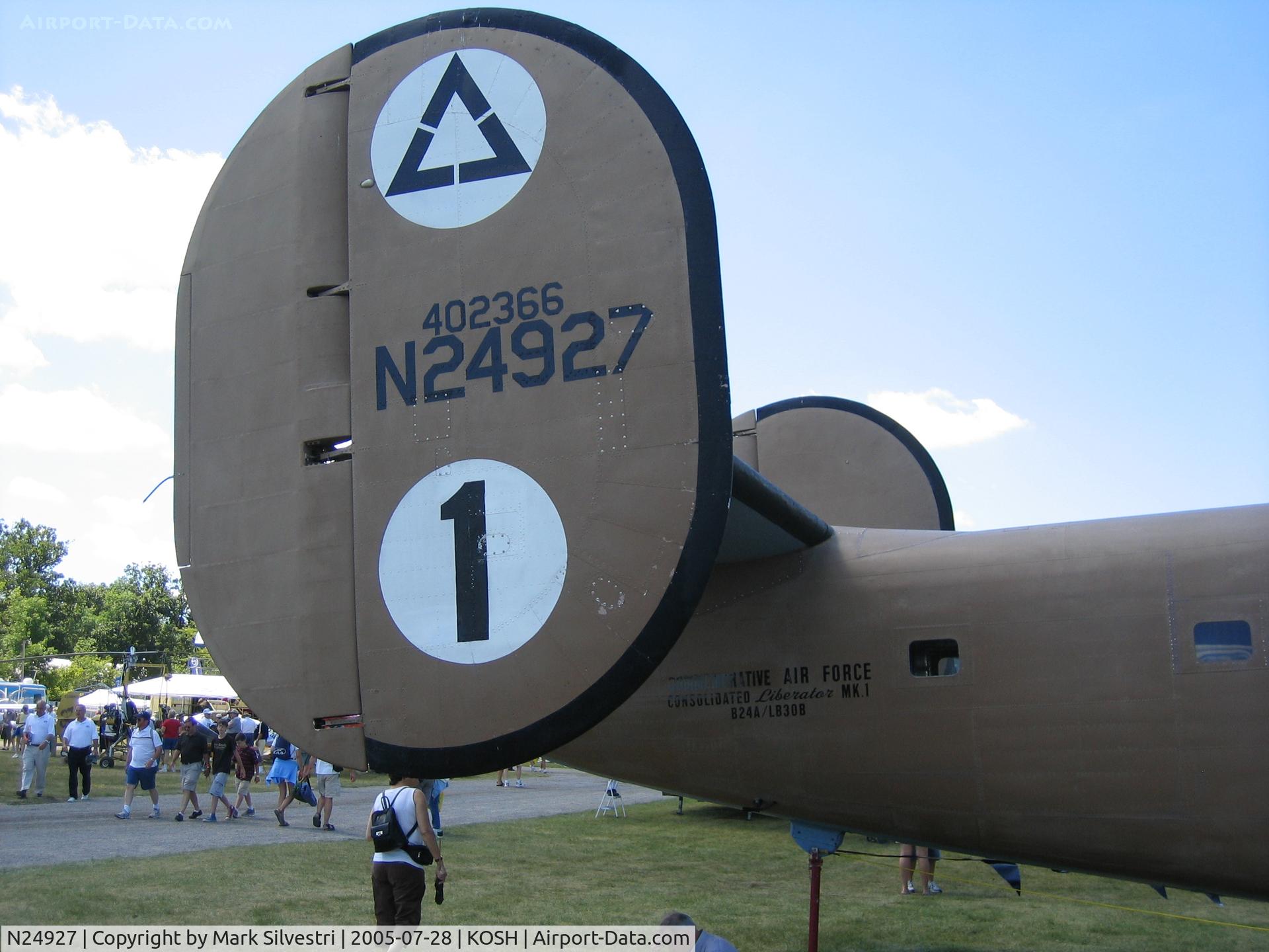 N24927, 1940 Consolidated Vultee RLB30 (B-24) C/N 18, Oshkosh 2005