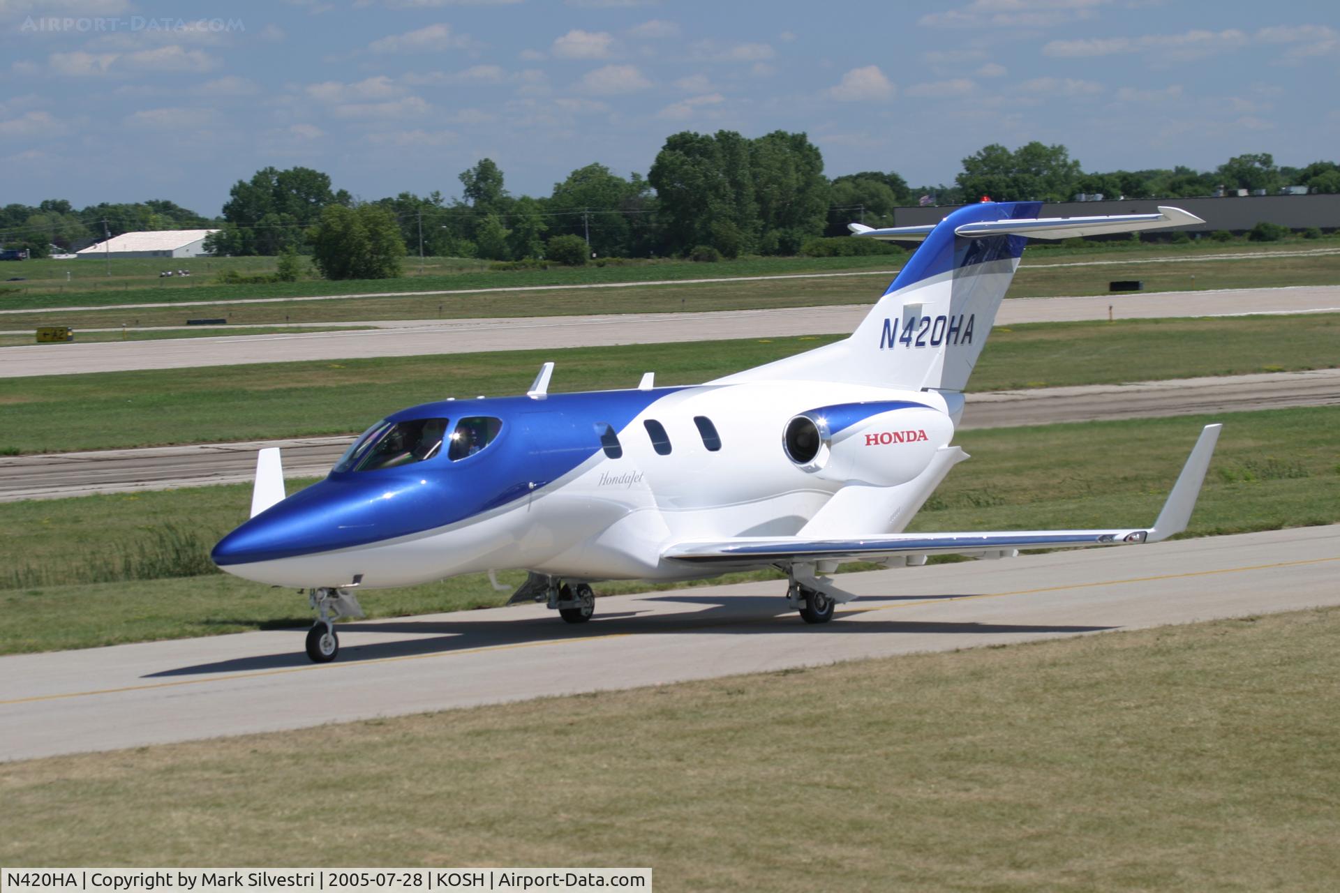 N420HA, 2003 Honda HA-420 HondaJet C/N P001, Oshkosh 2005
