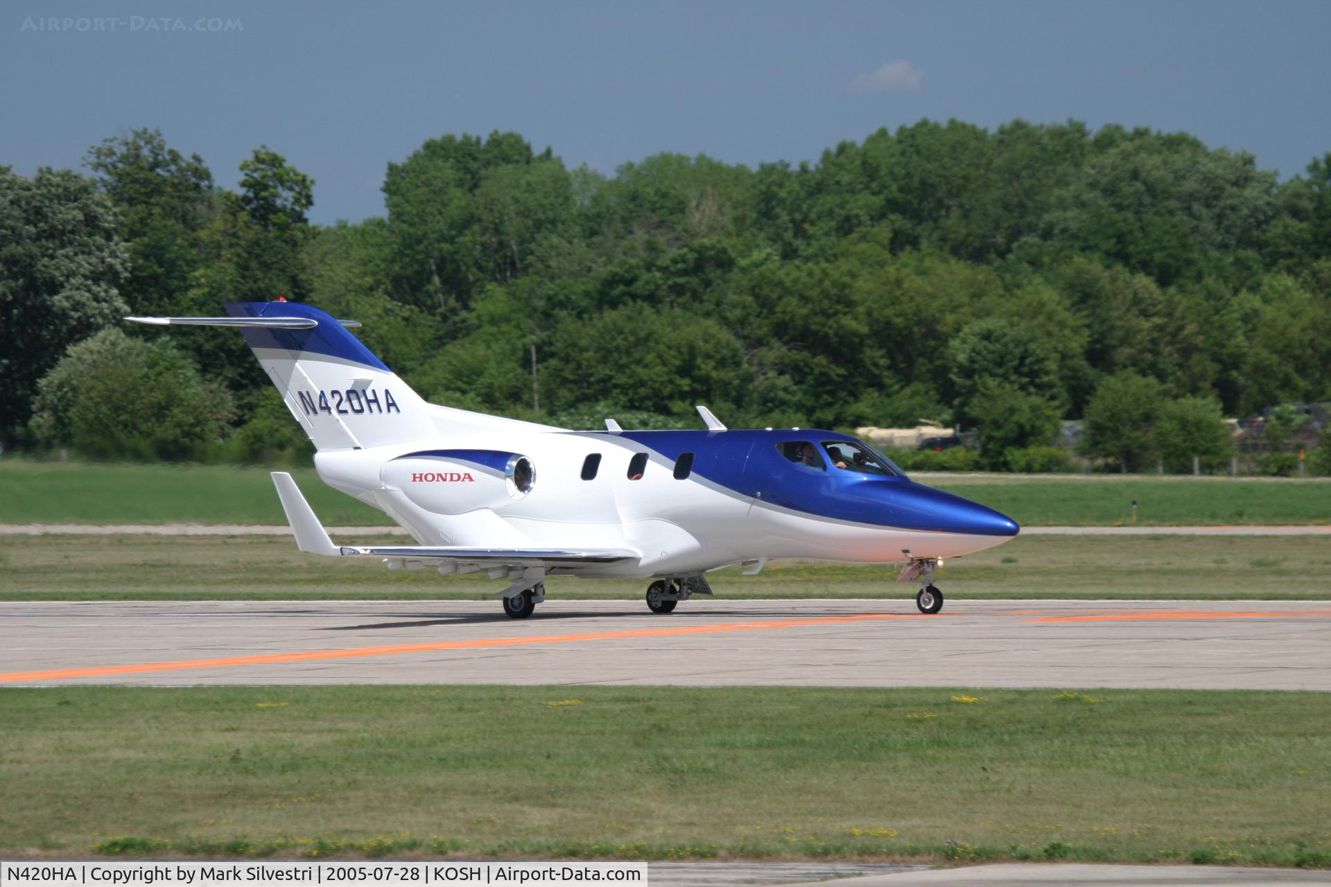 N420HA, 2003 Honda HA-420 HondaJet C/N P001, Oshkosh 2005