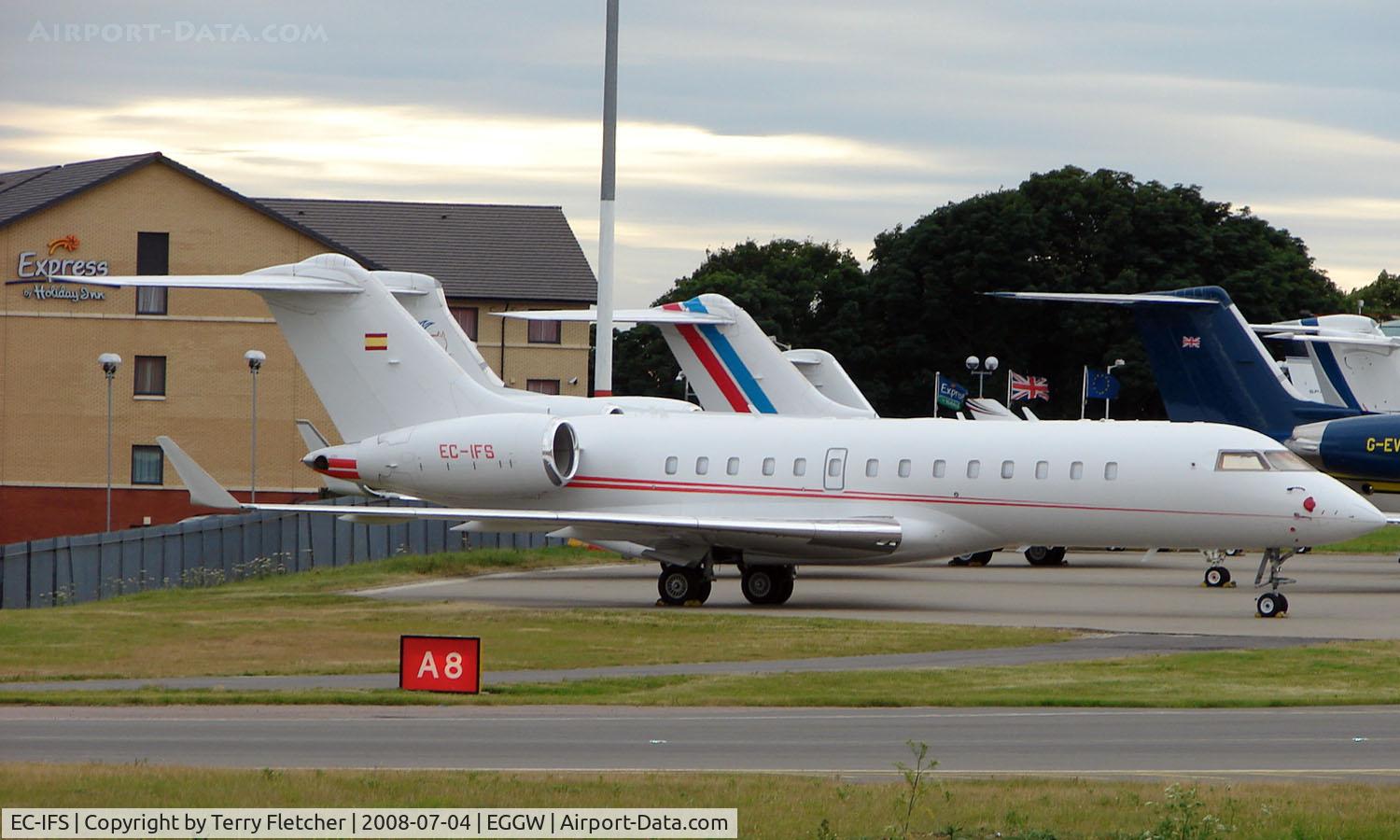 EC-IFS, 2001 Bombardier BD-700-1A10 Global Express C/N 9089, Spanish Global Express at Luton