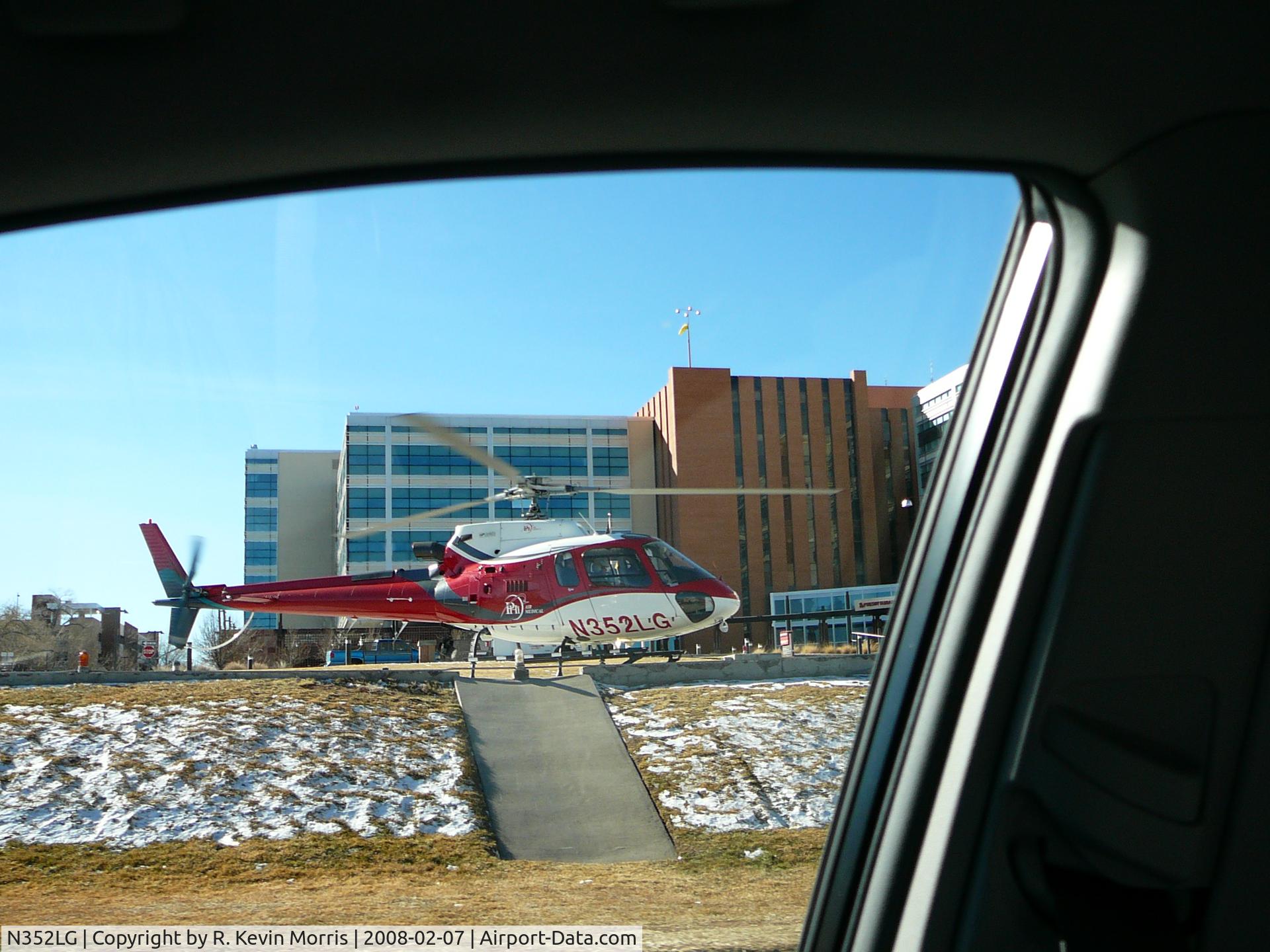 N352LG, Eurocopter AS-350B-3 Ecureuil Ecureuil C/N 3777, Medical Helicopter at Albuquerque, NM Hospital - ready for departure.