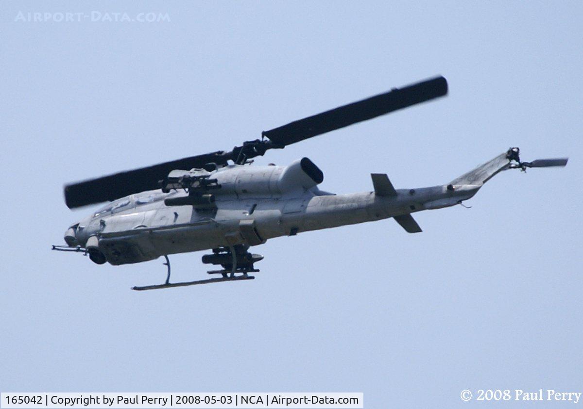 165042, Bell AH-1W Super Cobra C/N 26304, Banking around for another pass