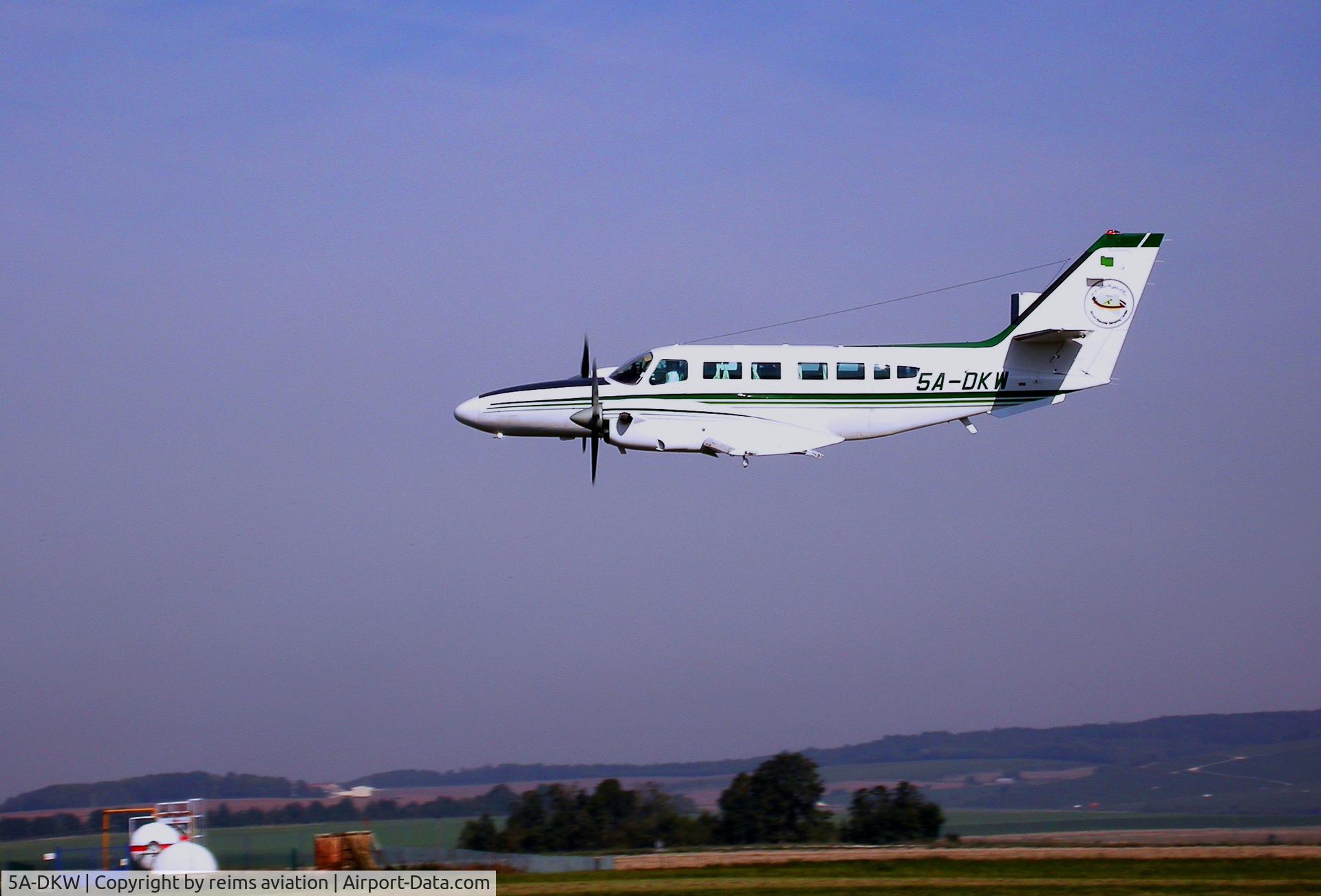 5A-DKW, 2005 Reims Cessna F406 Caravan II C/N F406-0092, passage over head prunay