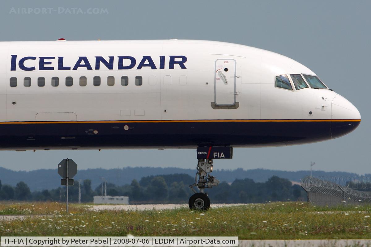 TF-FIA, 2000 Boeing 757-256 C/N 29310, Noseshot