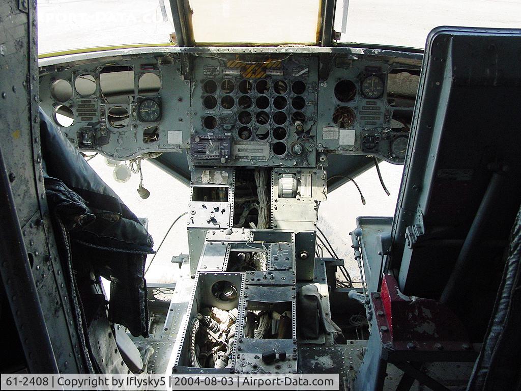 61-2408, 1961 Boeing Vertol CH-47A Chinook C/N B.012, CH-47A California Army National Guard @ Camp Roberts cockpit