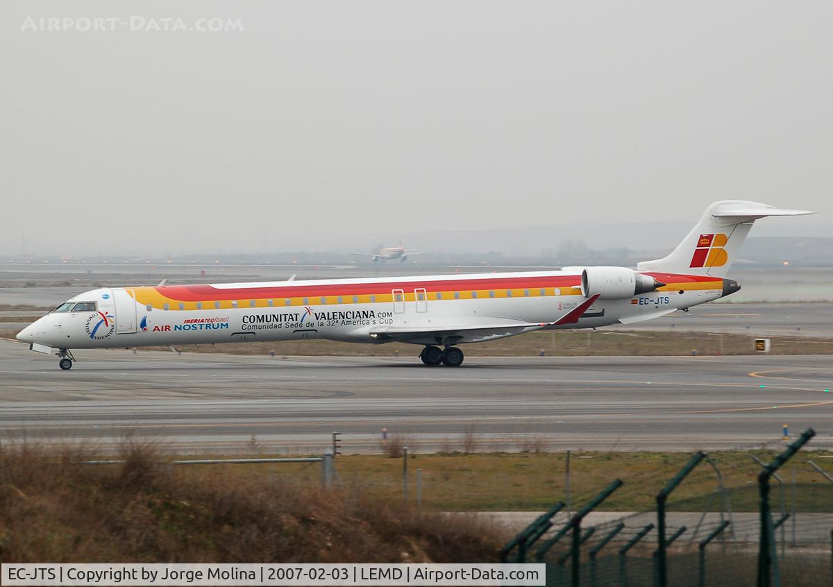 EC-JTS, 2006 Bombardier CRJ-900 (CL-600-2D24) C/N 15071, Taxi to T-Sur terminal.