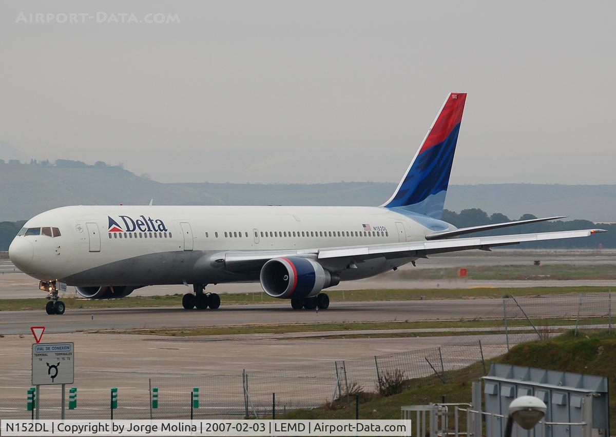 N152DL, 1990 Boeing 767-3P6 C/N 24984, Taxi to RWY 36L for take off.