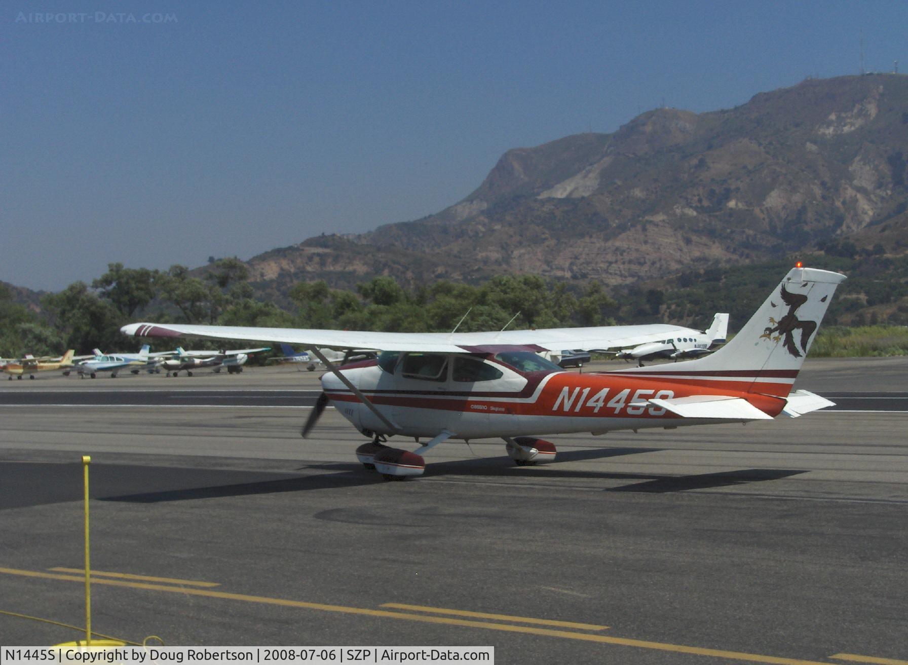 N1445S, 1976 Cessna 182P Skylane C/N 18264993, 1976 Cessna 182P SKYLANE Continental O-470-S 230 Hp, taxi