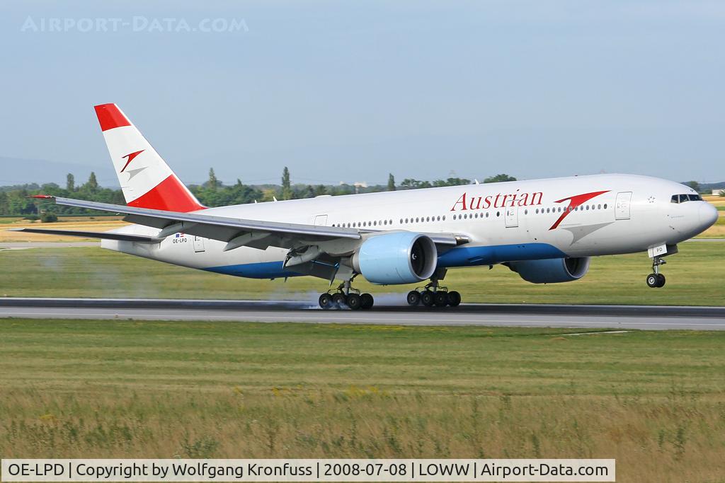 OE-LPD, 2006 Boeing 777-2Z9/ER C/N 35960, Touchdown!
