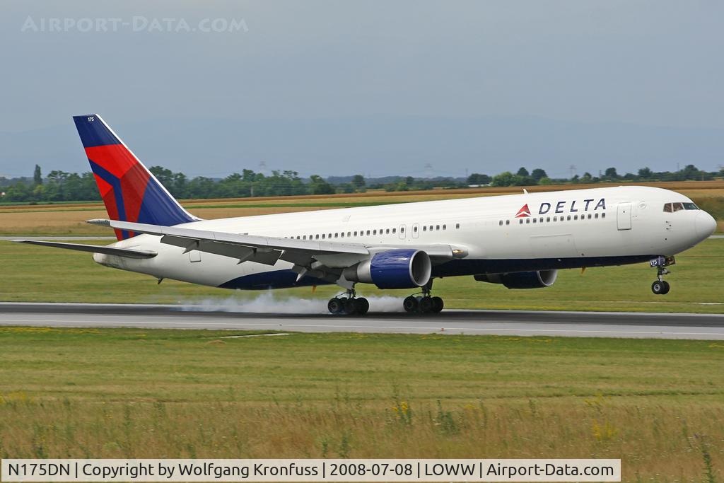 N175DN, 1990 Boeing 767-332 C/N 24803, new cs
