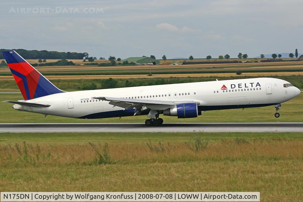 N175DN, 1990 Boeing 767-332 C/N 24803, new cs