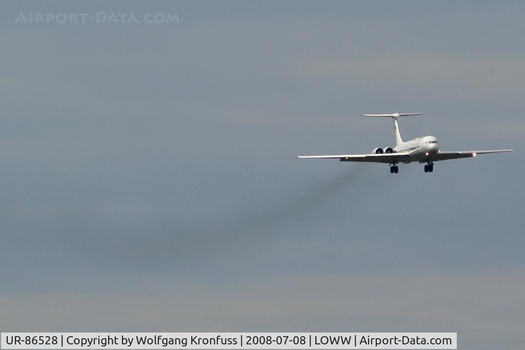 UR-86528, 1981 Ilyushin Il-62M C/N 4038111, smoky arrival..