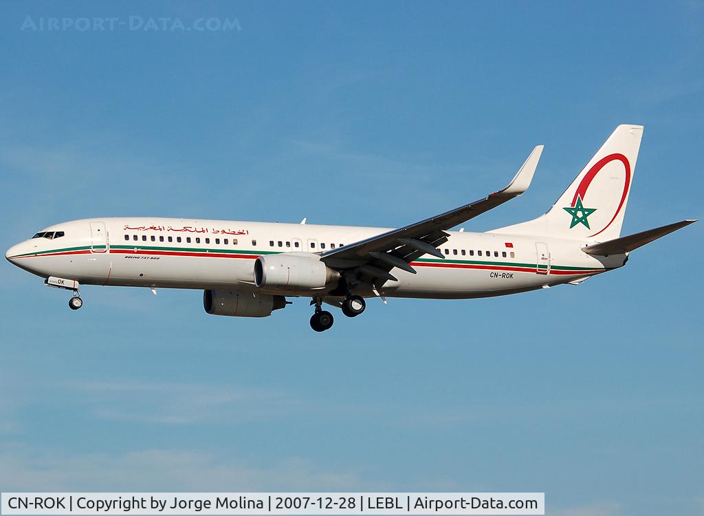 CN-ROK, 2006 Boeing 737-8B6 C/N 33064, Clear to land RWY 25R.