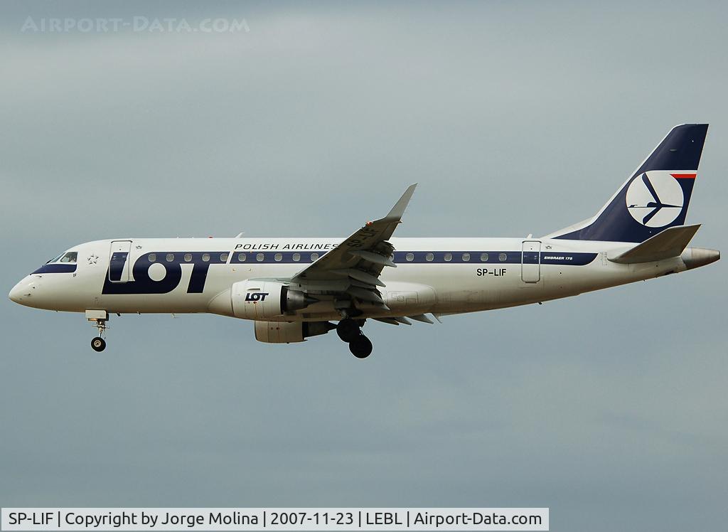 SP-LIF, 2006 Embraer 175STD (ERJ-170-200STD) C/N 17000154, Clear to land RWY 25R.