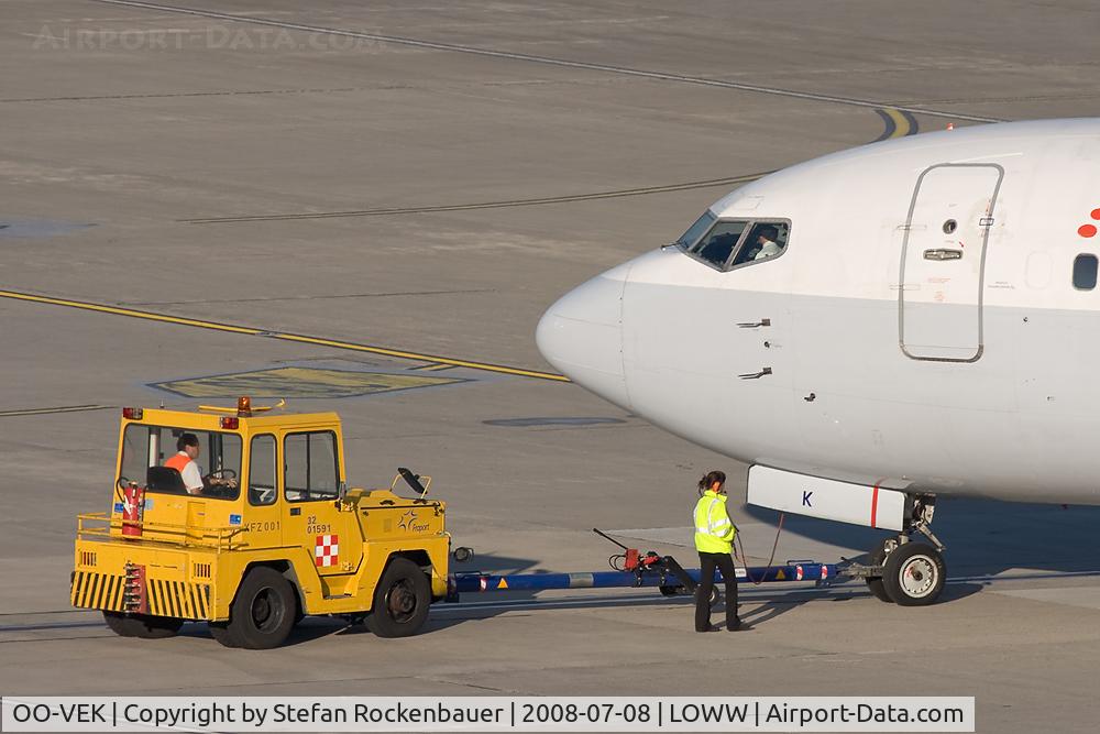 OO-VEK, 1989 Boeing 737-405 C/N 24270, Pushback