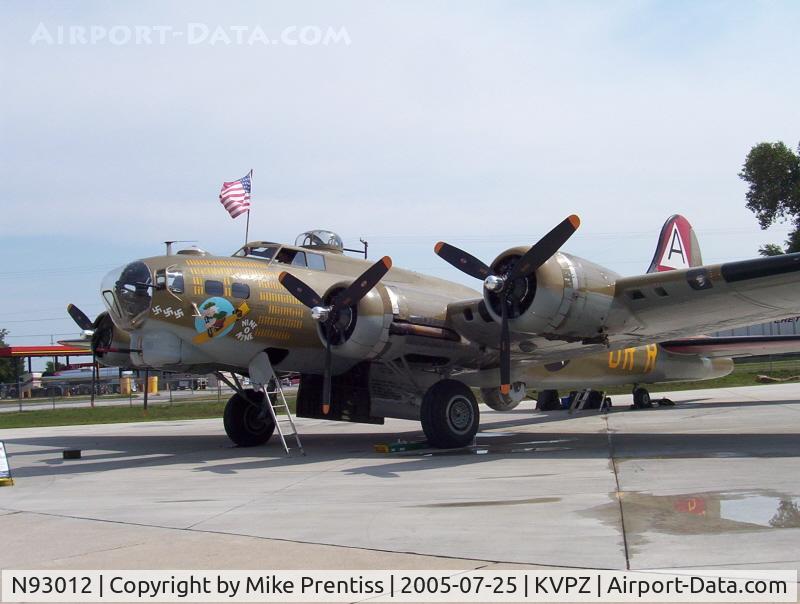 N93012, 1944 Boeing B-17G-30-BO Flying Fortress C/N 32264, Ol' Gal with Old Glory