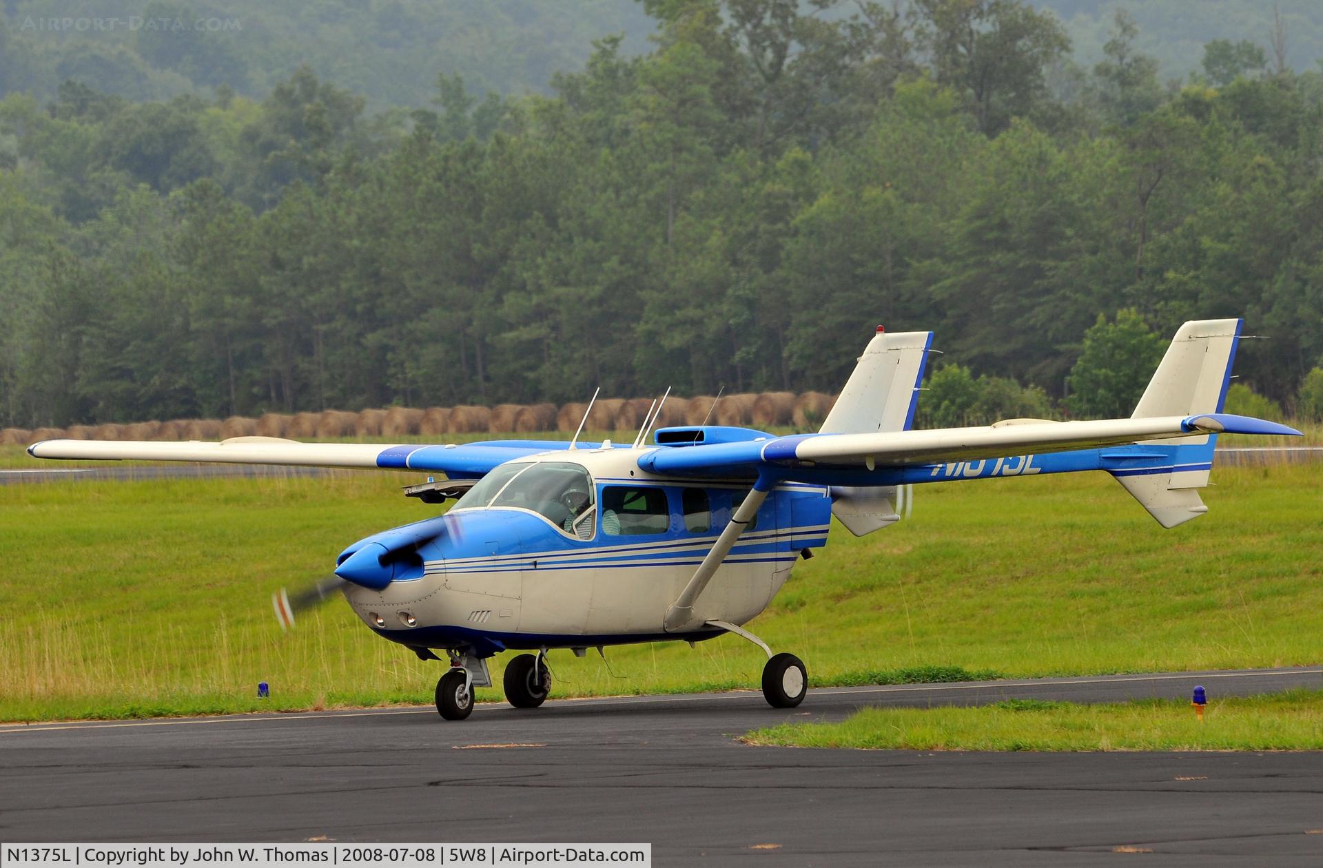 N1375L, Cessna T337H Turbo Skymaster C/N 33701867, Arriving in the rain