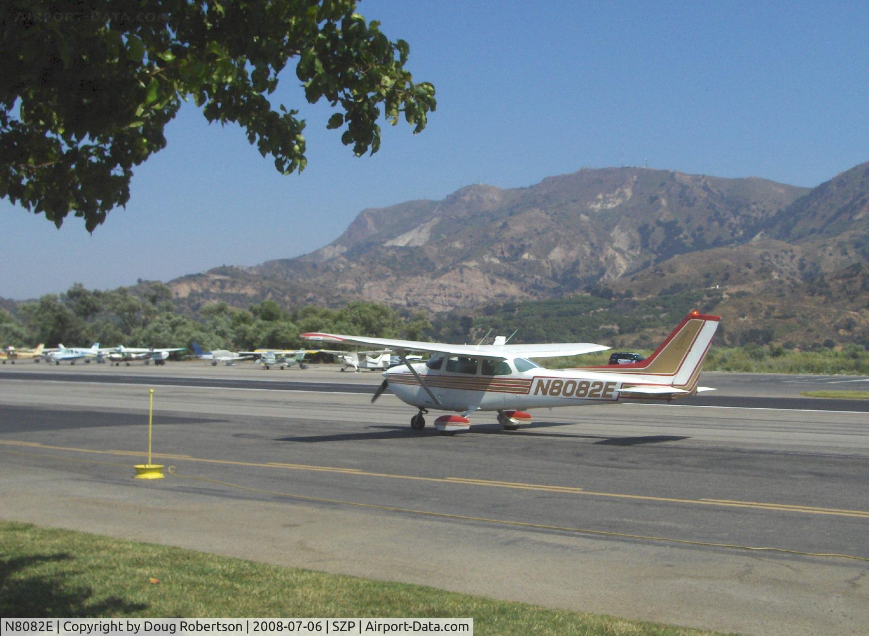 N8082E, 1978 Cessna 172N C/N 17272135, 1978 Cessna 172N, Lycoming O-320-H2AD 160 Hp, taxi