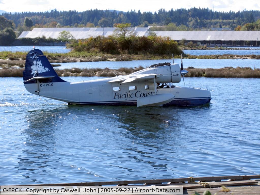 C-FPCK, 1942 Grumman G-21A Goose C/N 1187, Pacific Coastal, Docking, Campbell River, B.C. Spit