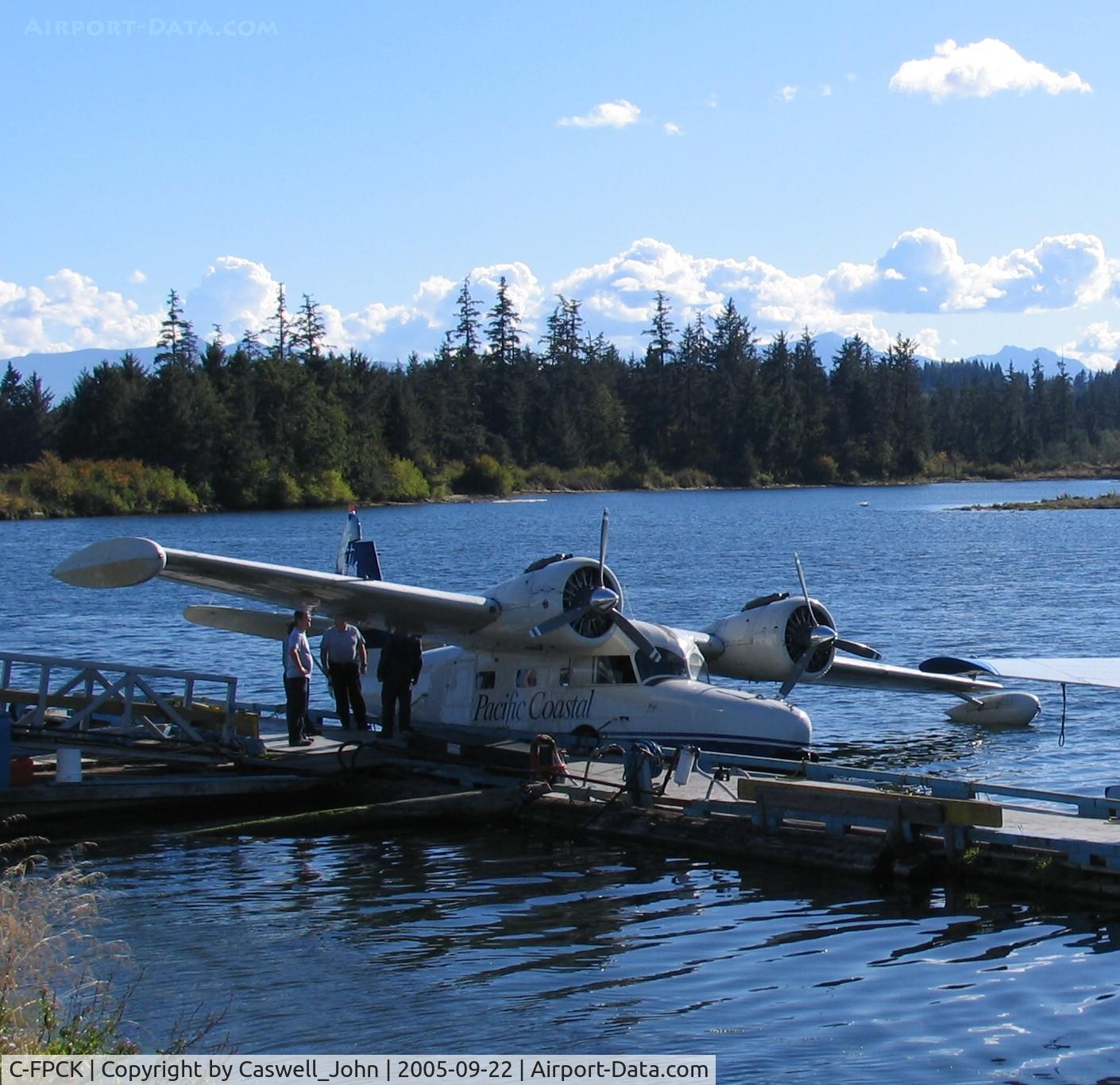 C-FPCK, 1942 Grumman G-21A Goose C/N 1187, Docking, Campbell River, B.C. Spit