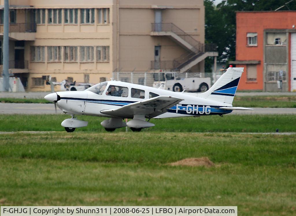 F-GHJG, Piper PA-28-181 Archer C/N 28-7990073, Line up rwy 32R for departure...