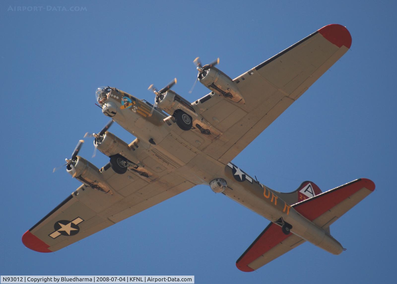 N93012, 1944 Boeing B-17G-30-BO Flying Fortress C/N 32264, Nine-O-Nine Flys over the Public area.