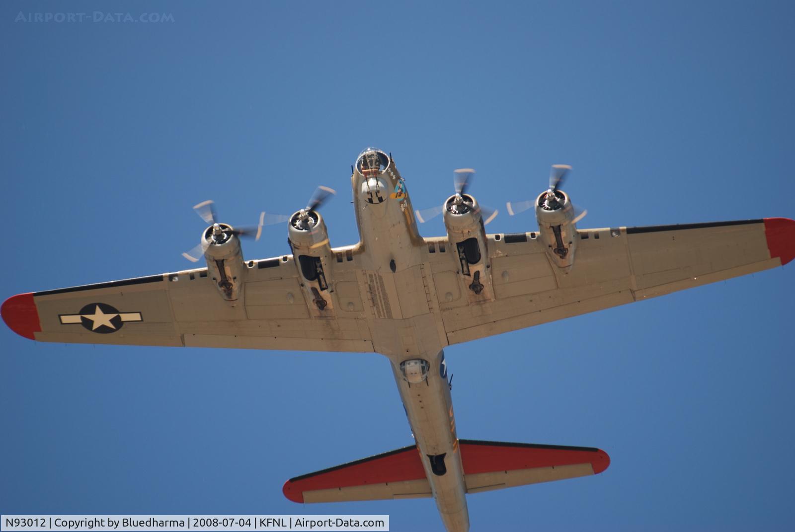 N93012, 1944 Boeing B-17G-30-BO Flying Fortress C/N 32264, Nine-O-Nine Flys over the Public area.